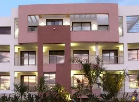 Spacious With 3 Pools & Gym