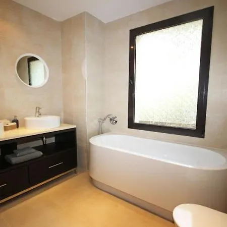 Spacious With 3 Pools & Gym *