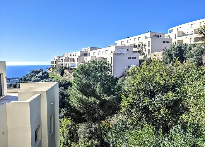 Spacious With 3 Pools & Gym Lägenhet Marbella