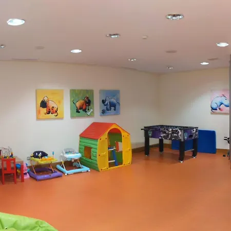 Spacious With 3 Pools & Gym