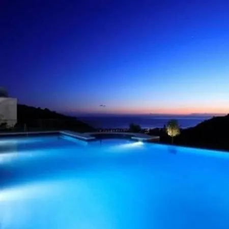 Spacious With 3 Pools & Gym *