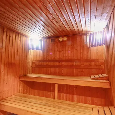Spacious With 3 Pools & Gym Apartament