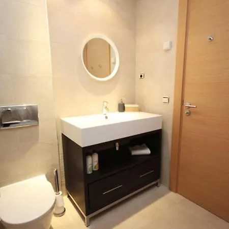 Spacious With 3 Pools & Gym Apartament