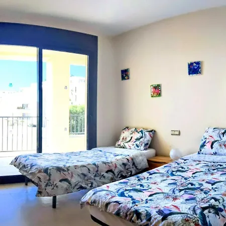 Spacious With 3 Pools & Gym Apartament
