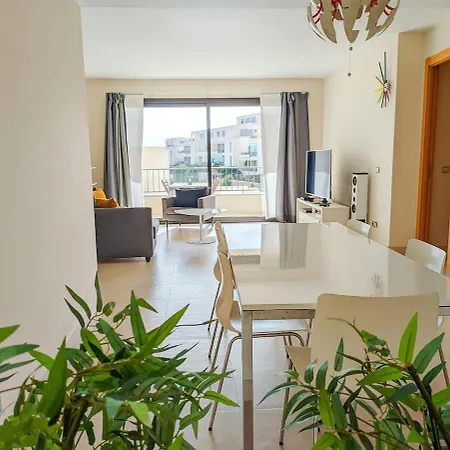 Spacious With 3 Pools & Gym アパート マルベーリャ