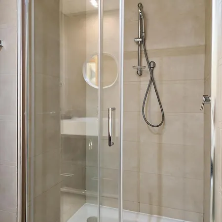 Spacious With 3 Pools & Gym Apartament