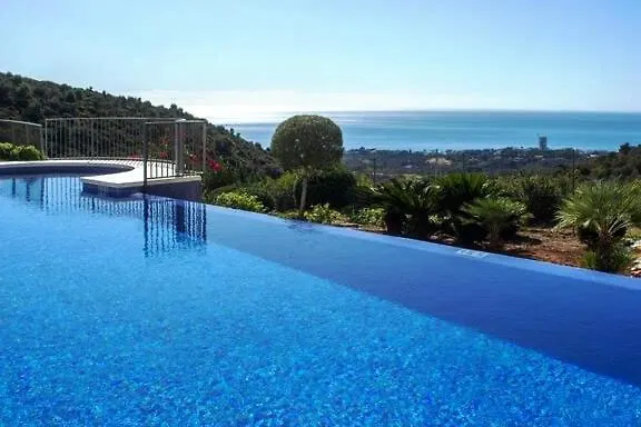 Spacious With 3 Pools & Gym Lejlighed Marbella