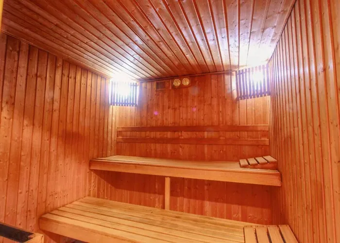 Spacious With 3 Pools & Gym Lejlighed