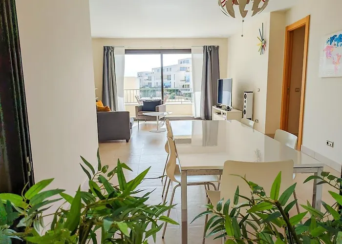 Spacious With 3 Pools & Gym Lejlighed Marbella