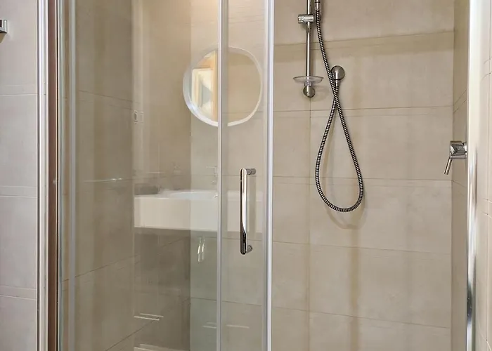 Spacious With 3 Pools & Gym Lejlighed