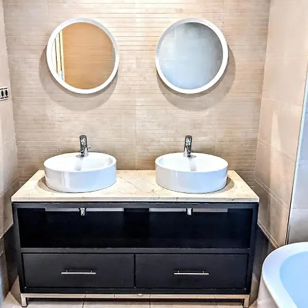 Spacious With 3 Pools & Gym