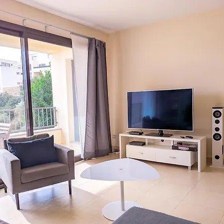 Spacious With 3 Pools & Gym *