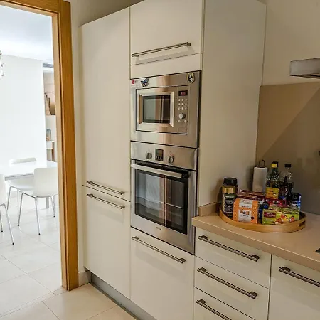 Spacious With 3 Pools & Gym Marbella