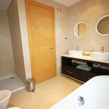 Apartment Spacious With 3 Pools & Gym