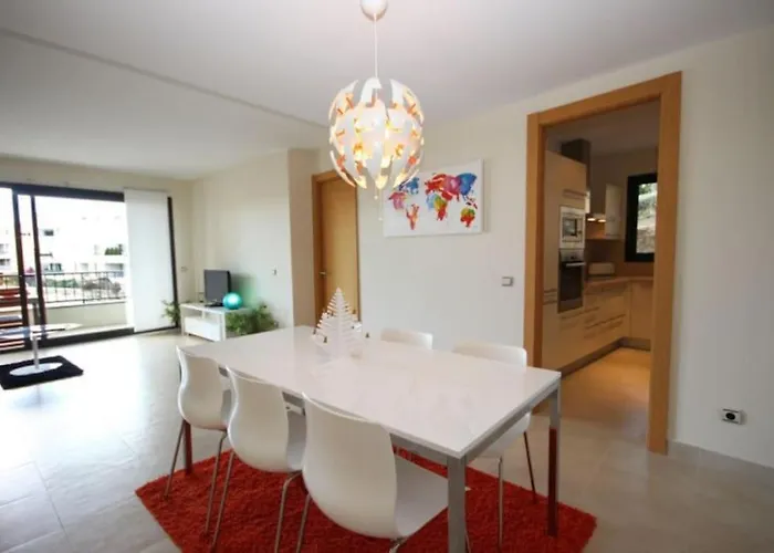 Spacious With 3 Pools & Gym