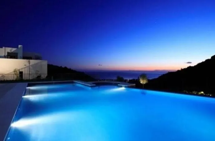 Spacious With 3 Pools & Gym *