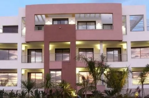 Spacious With 3 Pools & Gym