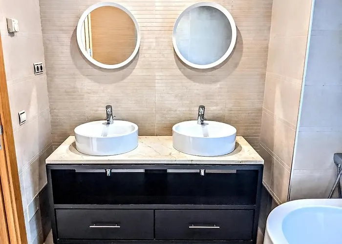 Spacious With 3 Pools & Gym