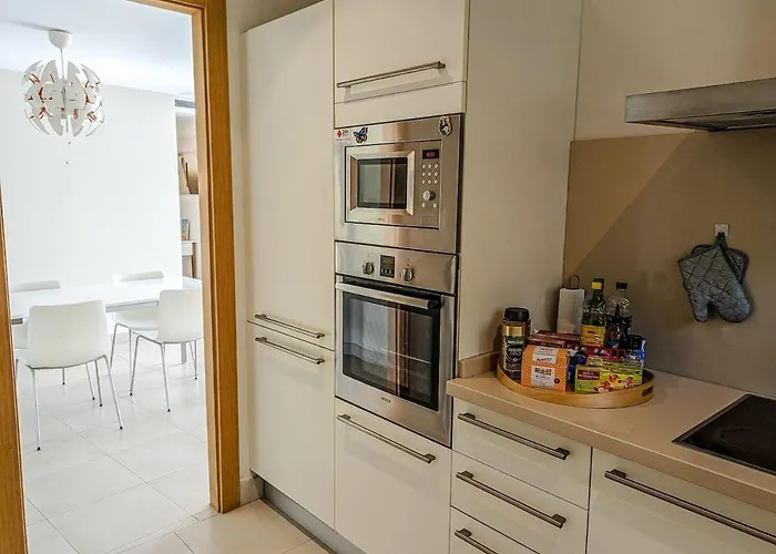 Spacious With 3 Pools & Gym Marbella